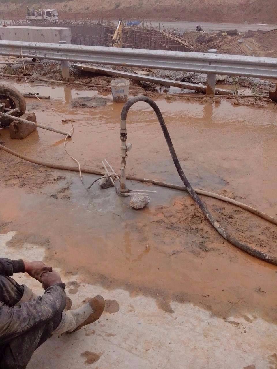 弥勒路基压密注浆